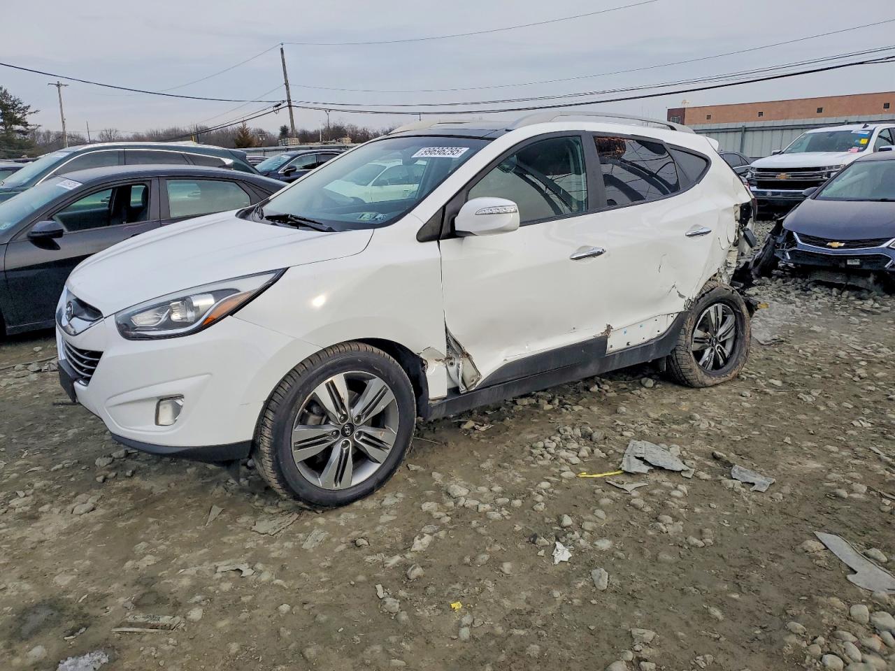 Salvage Hyundai TUCSON Image