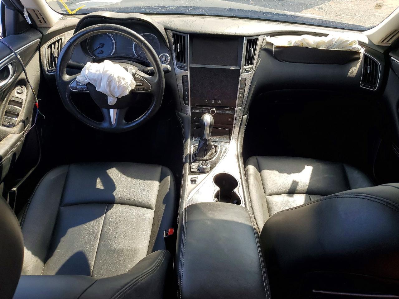 INFINITI Q50 Premium