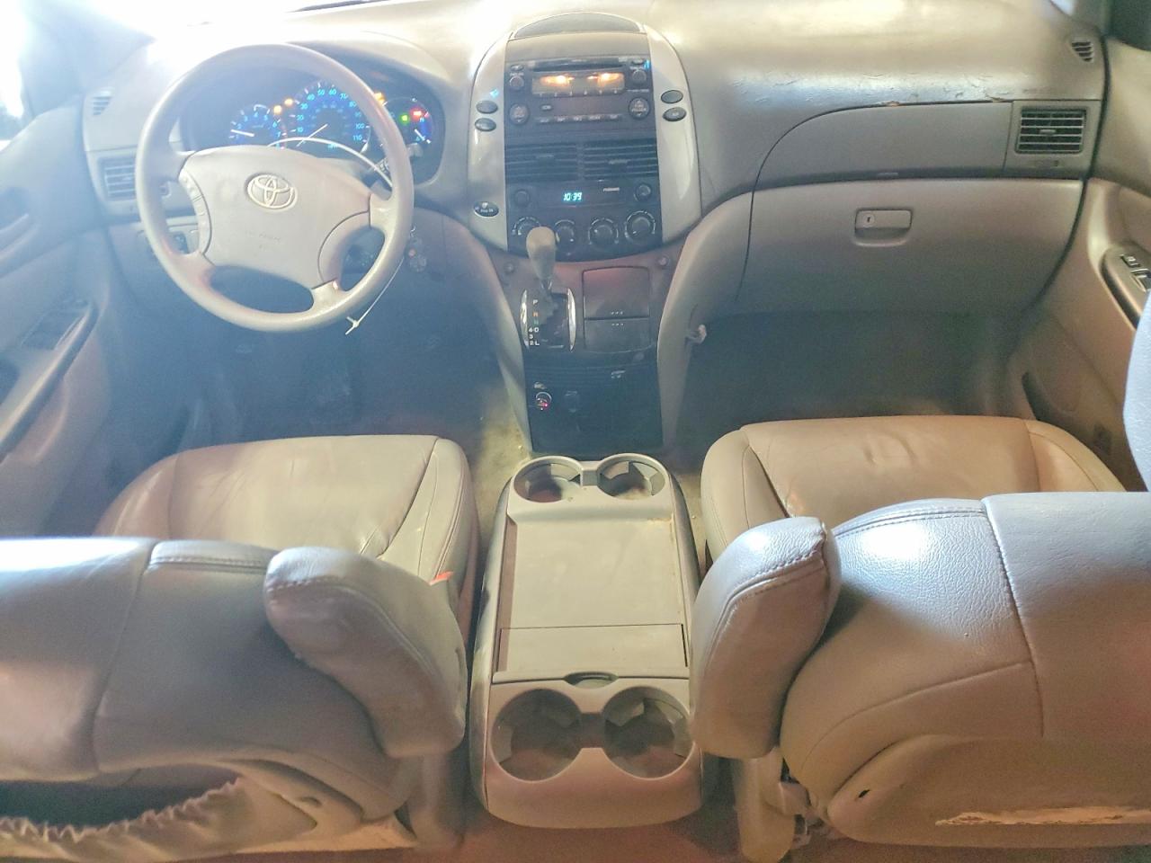 Toyota Sienna Ce