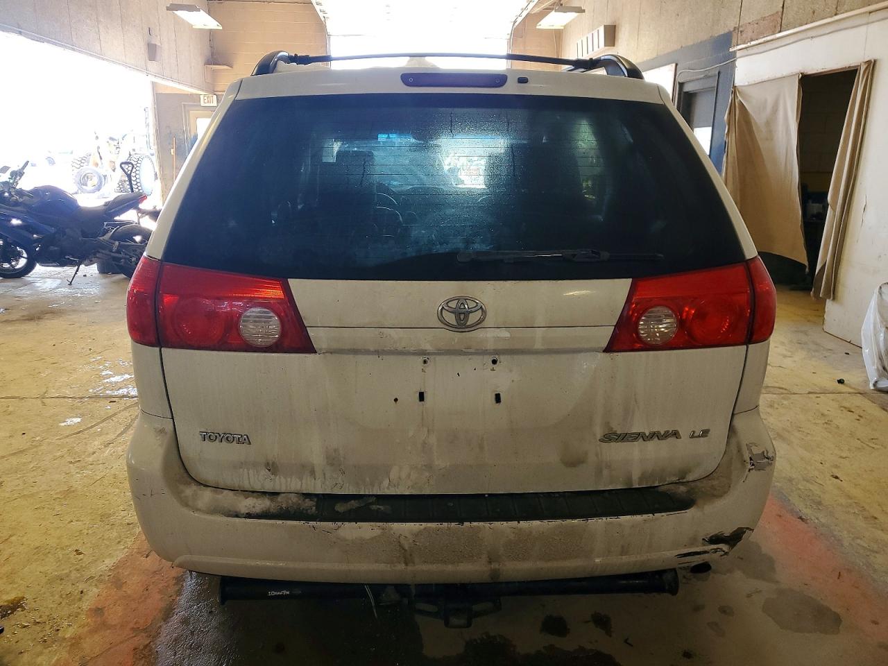 Toyota Sienna Ce