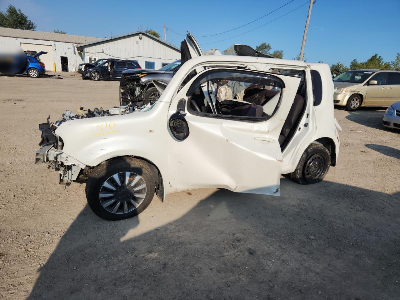 Salvage Nissan cube Image