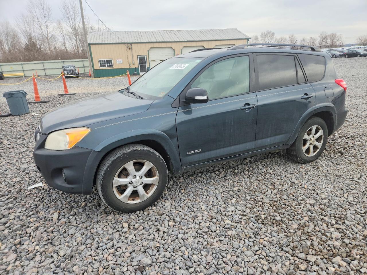 Salvage Toyota RAV4 Image