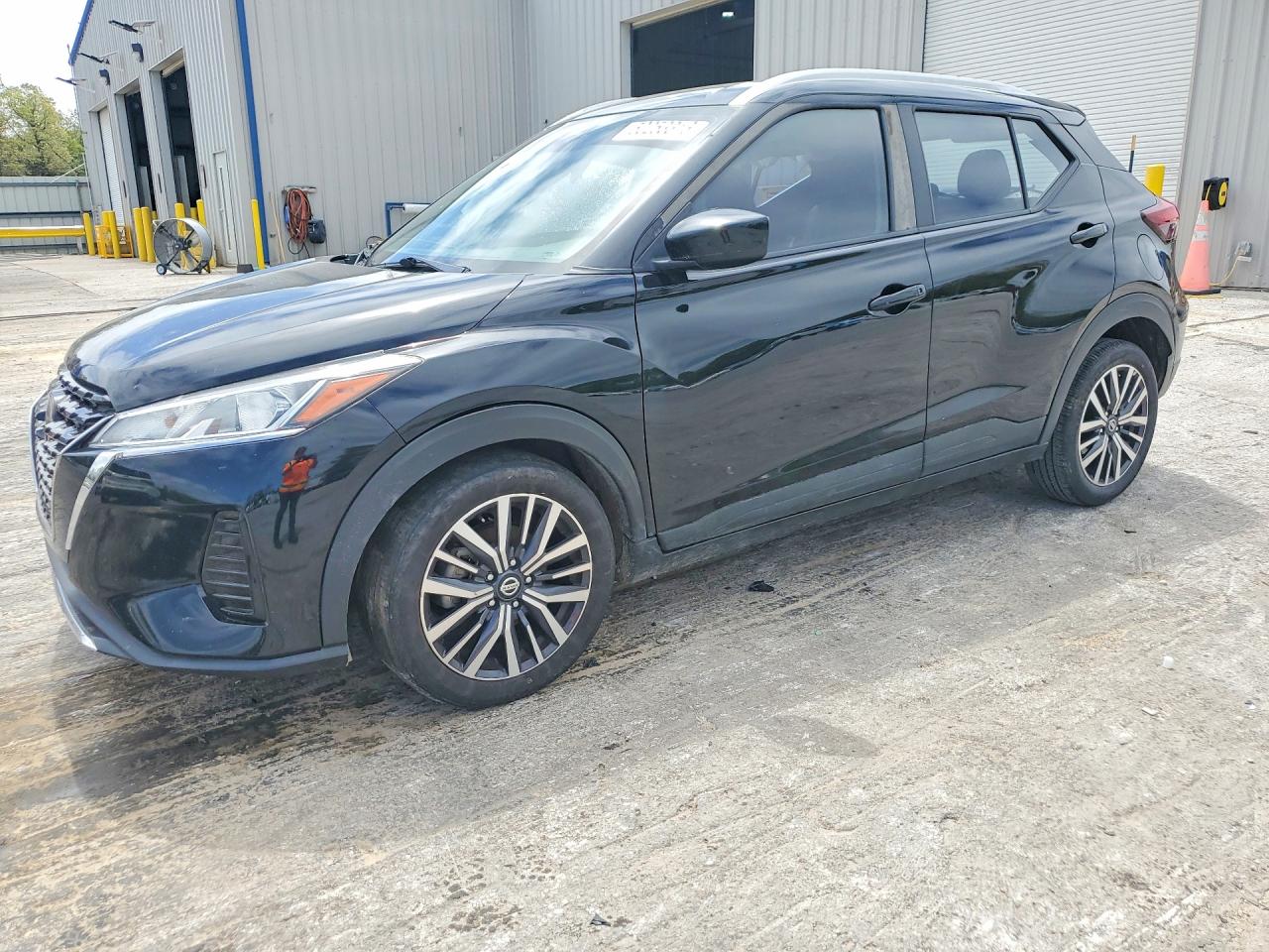 Salvage Nissan Kicks Image