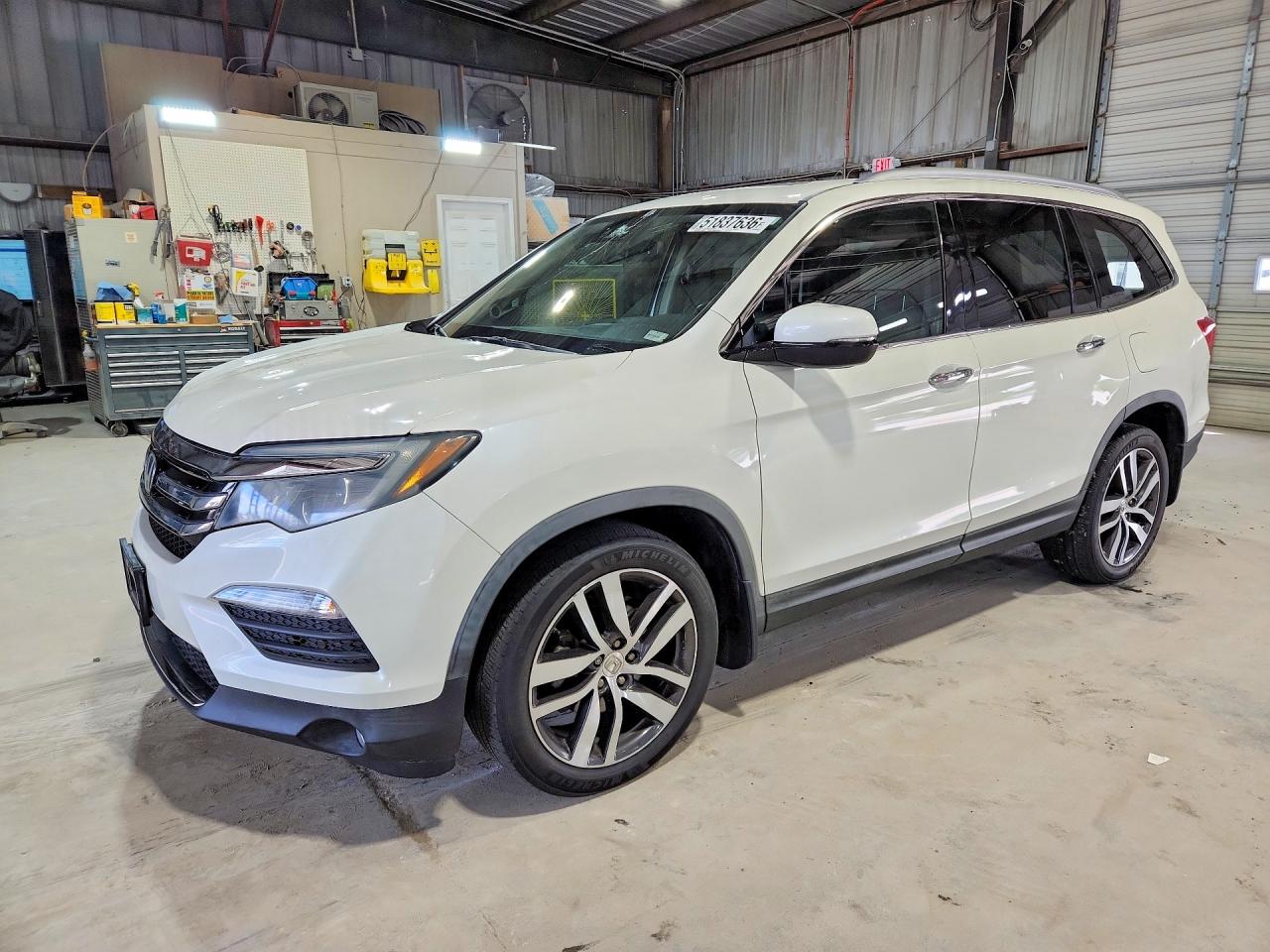 Salvage Honda Pilot Image