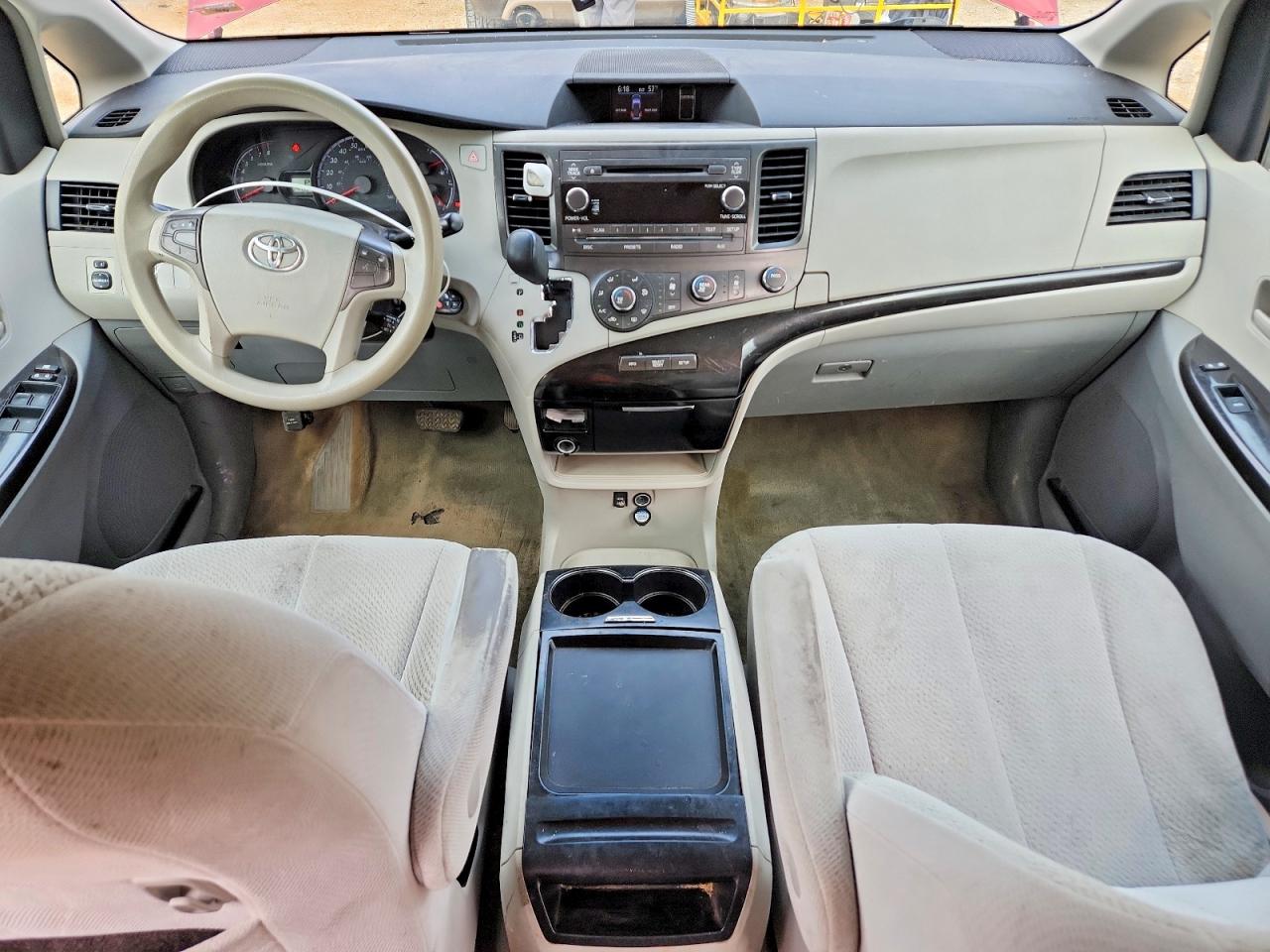 Toyota Sienna Le