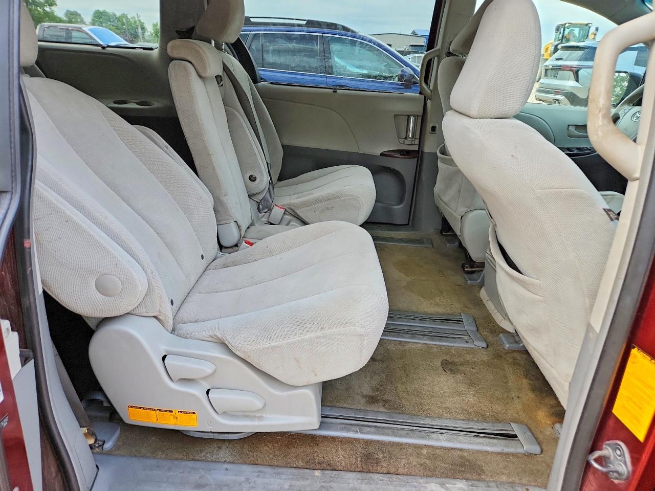 Toyota Sienna Le