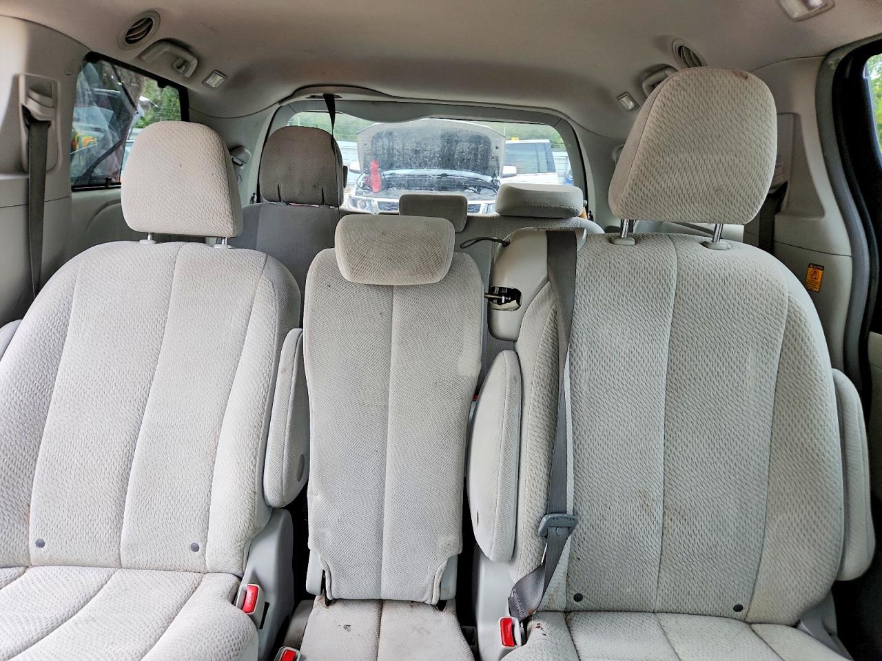 Toyota Sienna Le
