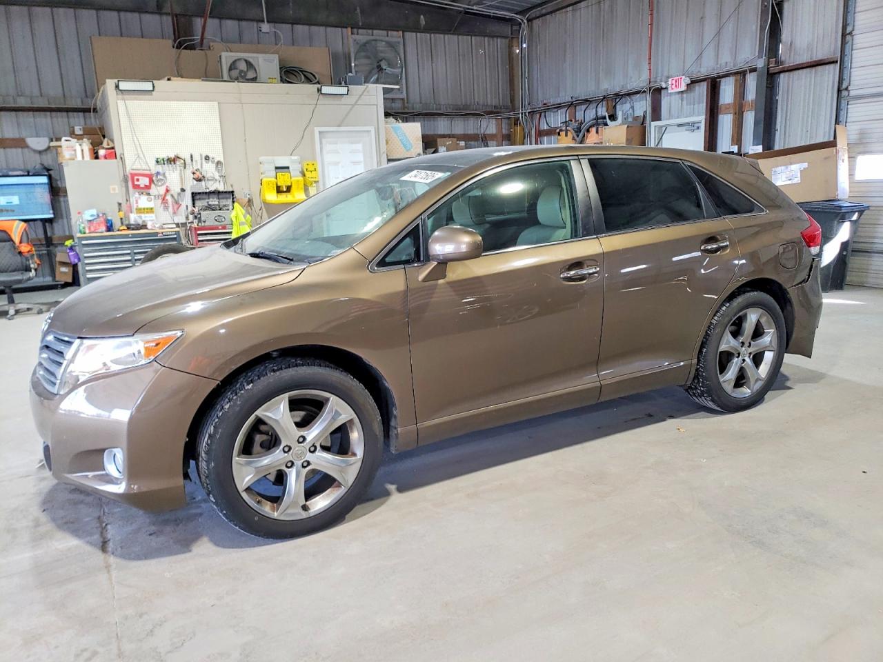 Salvage Toyota Venza Image