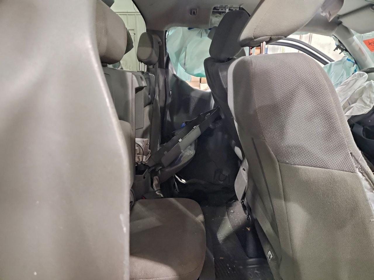 Nissan Frontier S