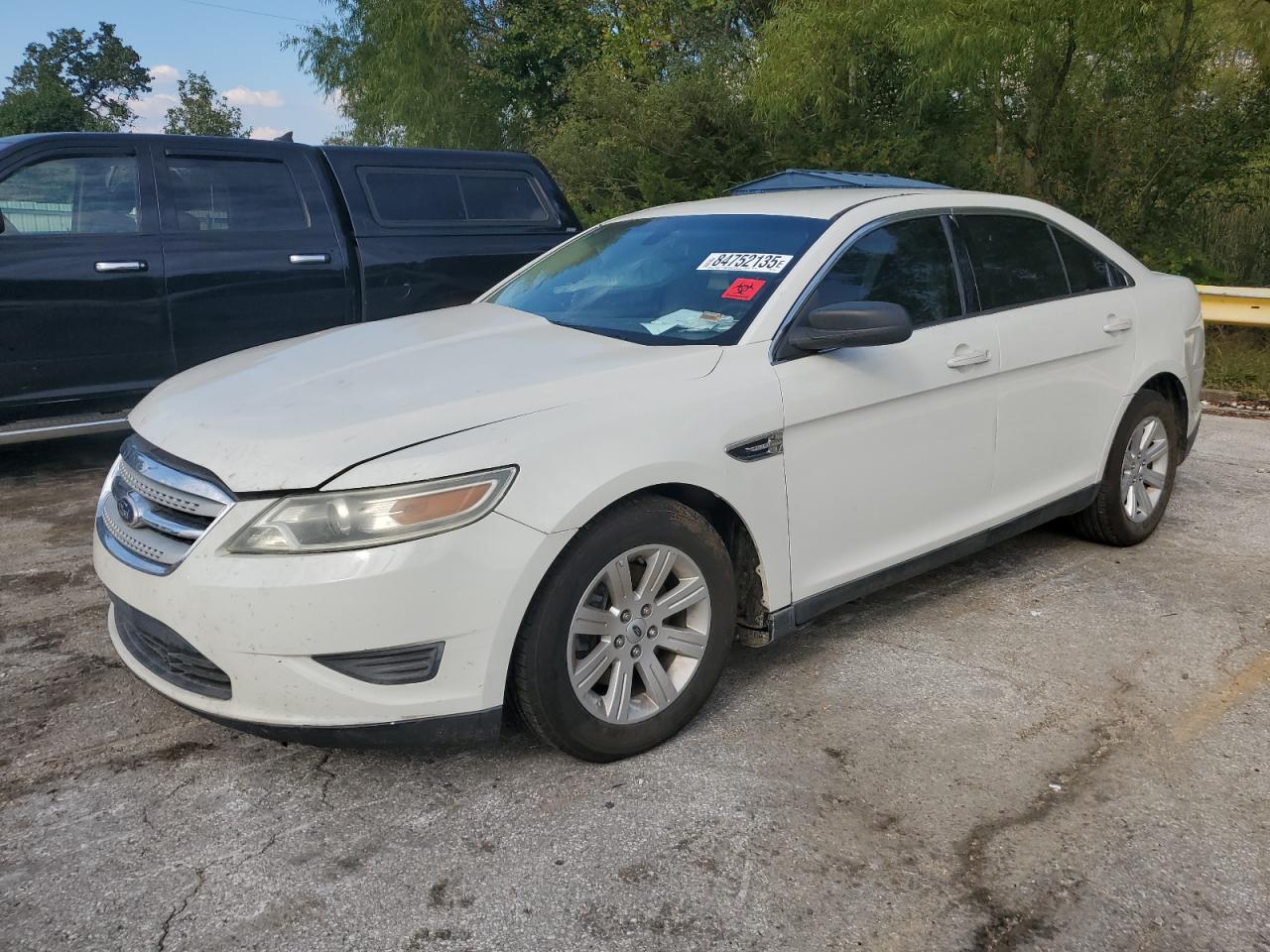 Salvage Ford Taurus Image