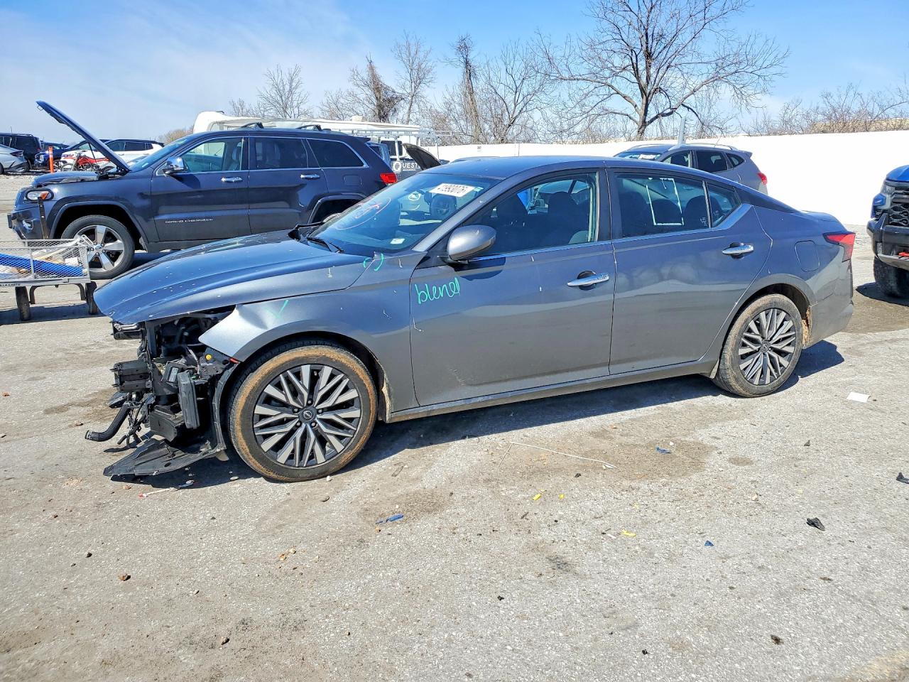 Salvage Nissan Altima Image