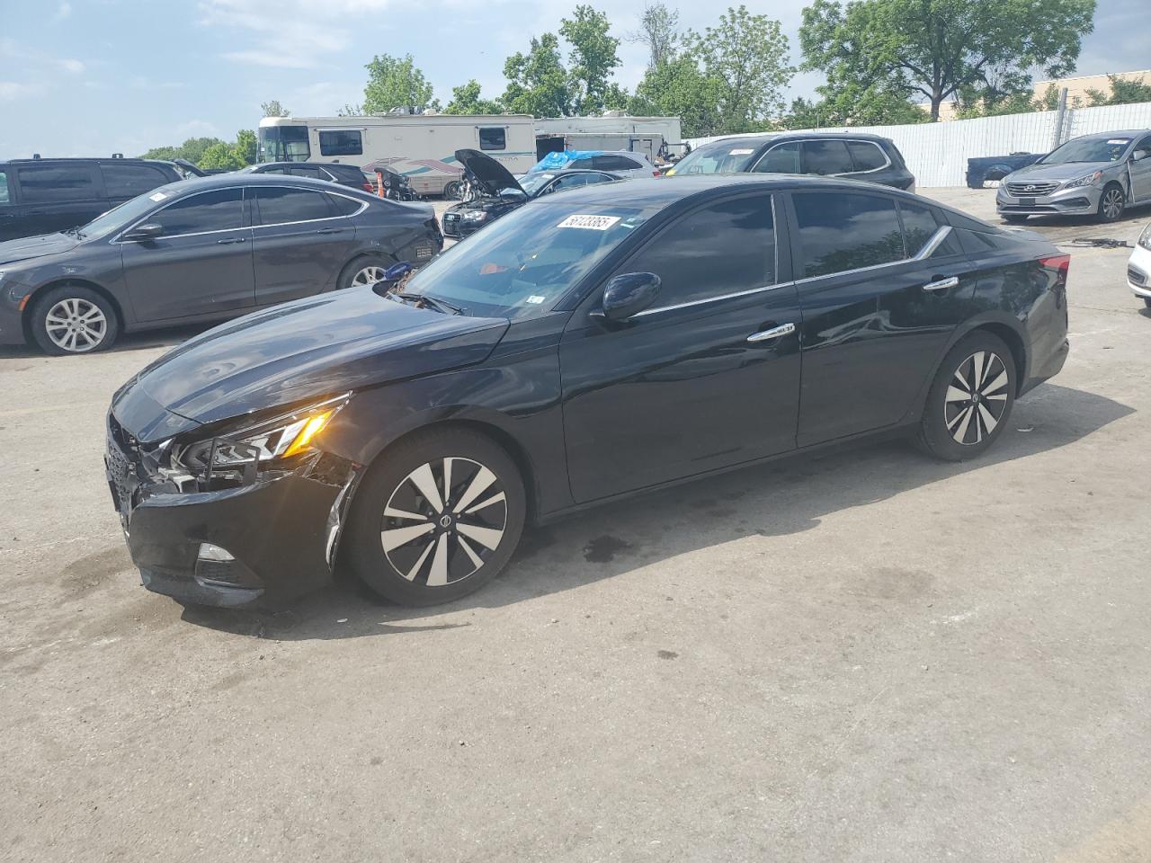 Salvage Nissan Altima Image