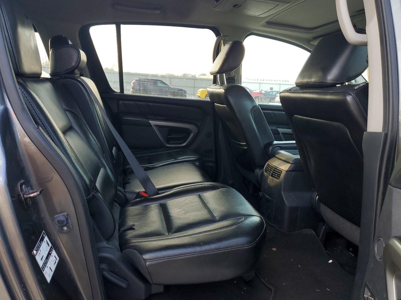 Nissan Armada Sv