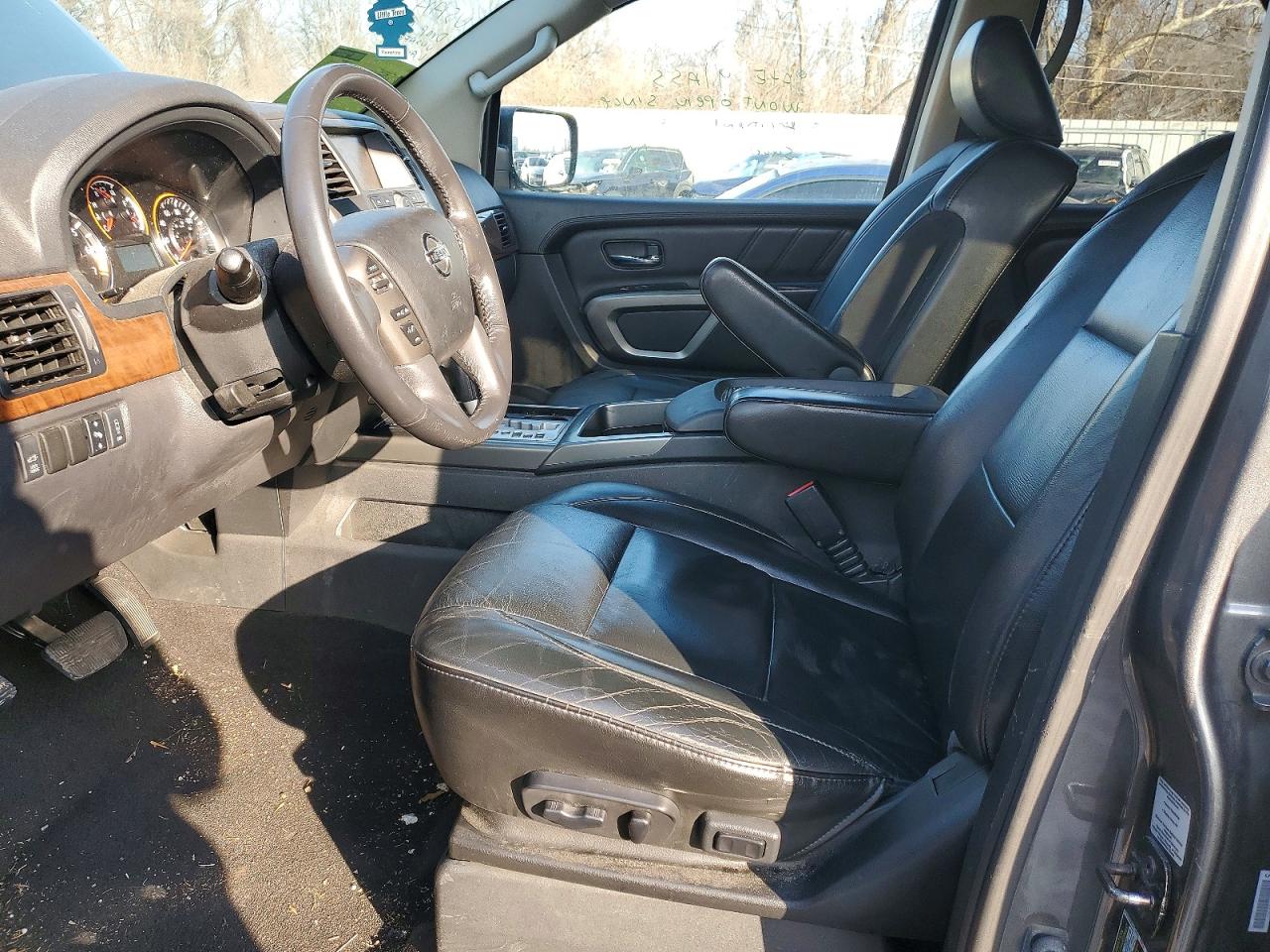 Nissan Armada Sv