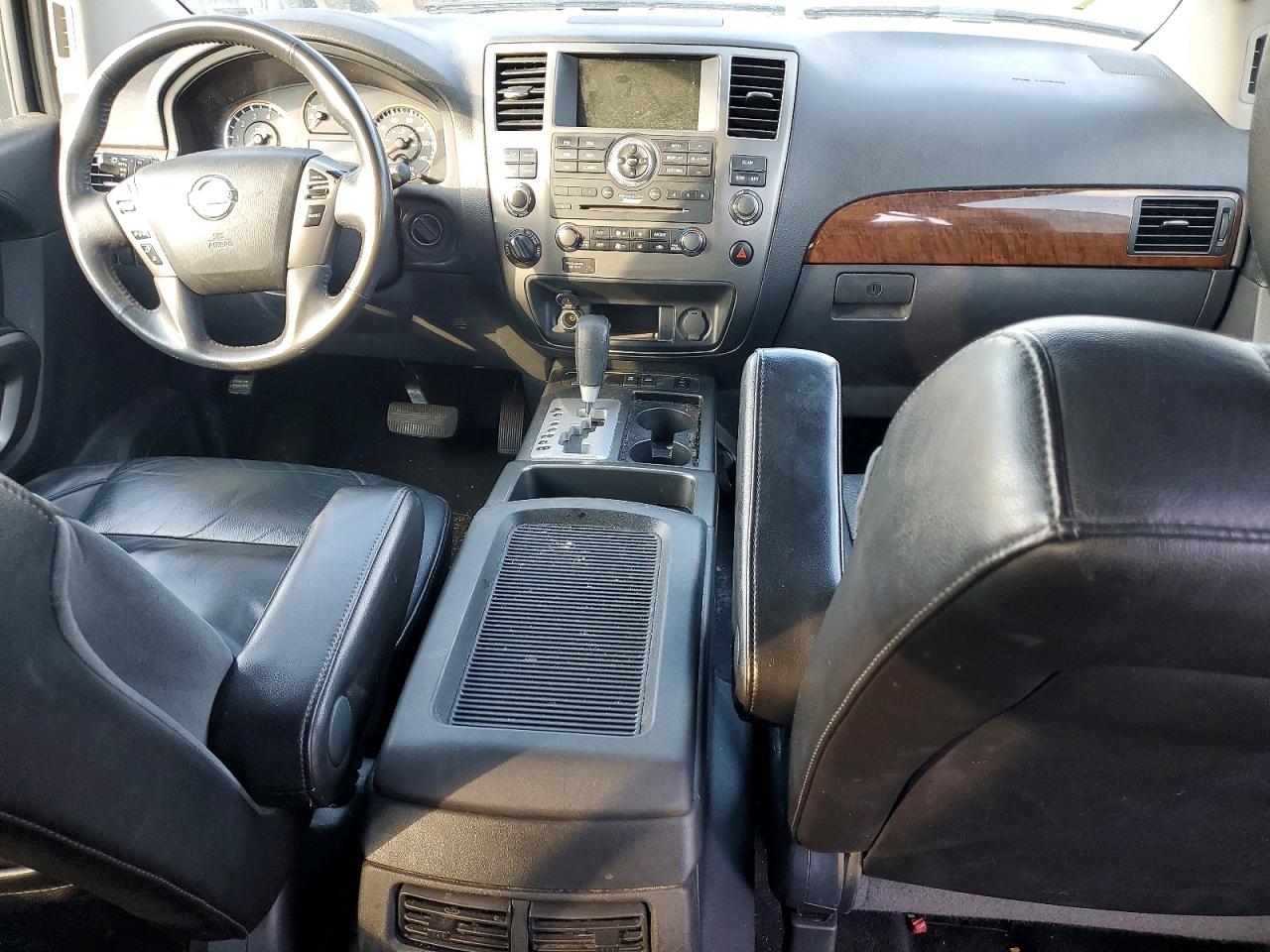 Nissan Armada Sv