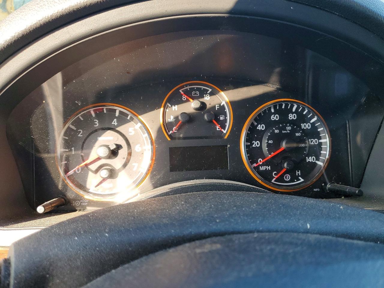 Nissan Armada Sv