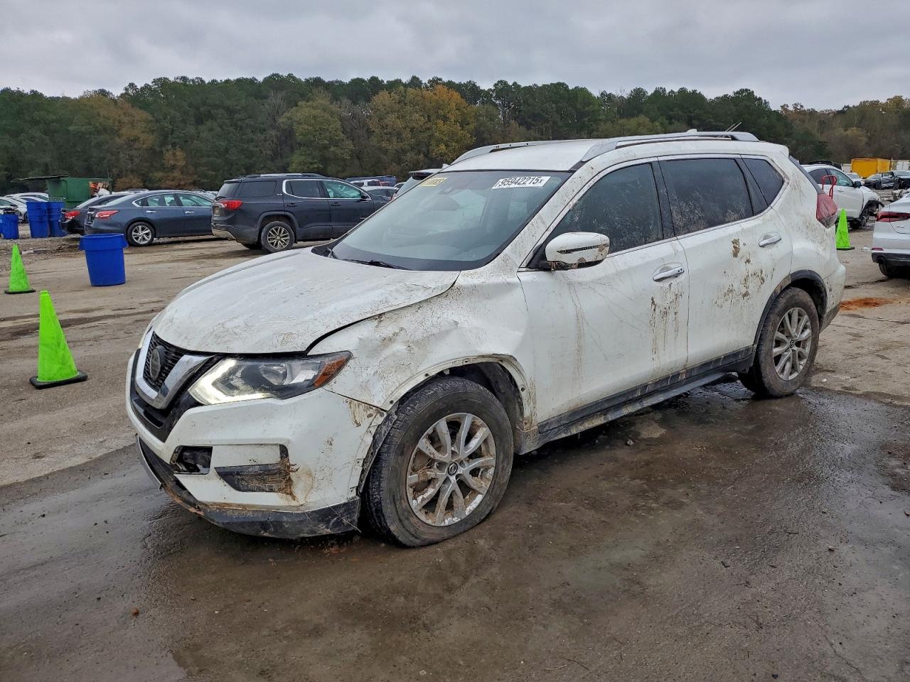 Salvage Nissan Rogue Image
