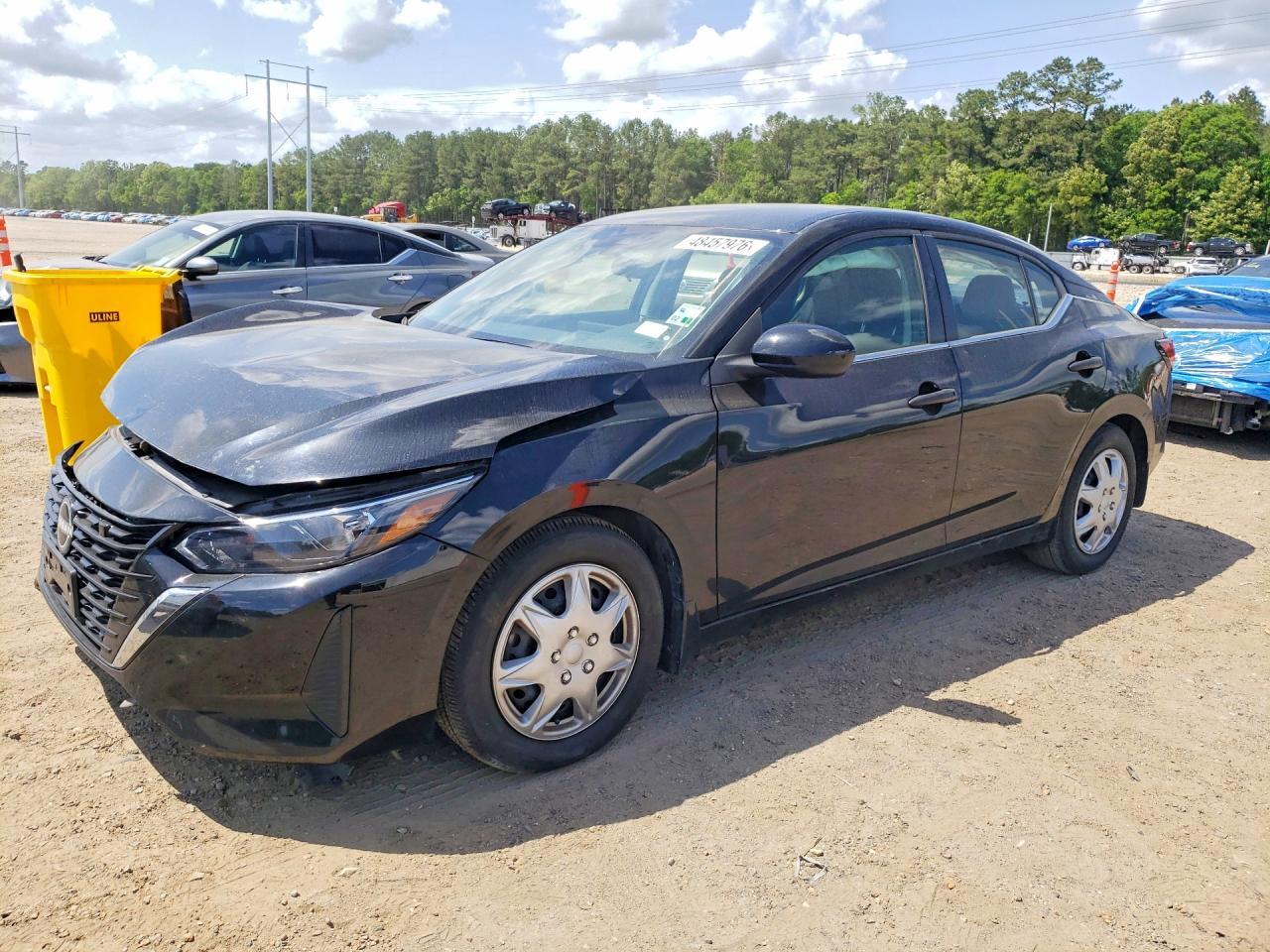 Salvage Nissan Sentra Image