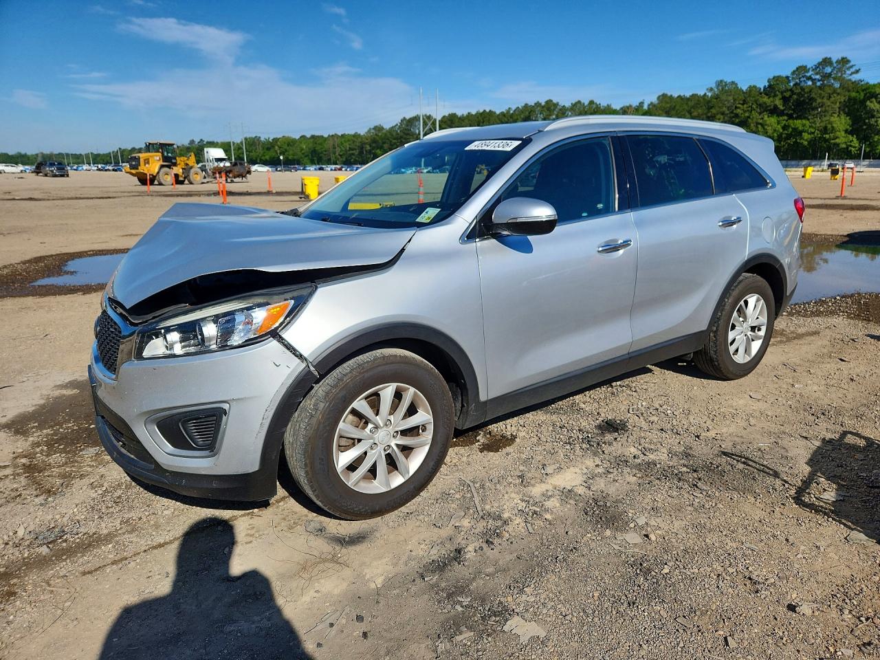 Salvage Kia Sorento Image