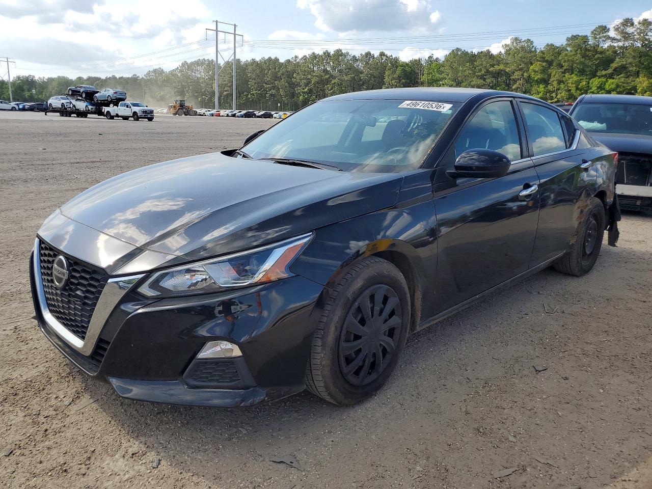 Salvage Nissan Altima Image
