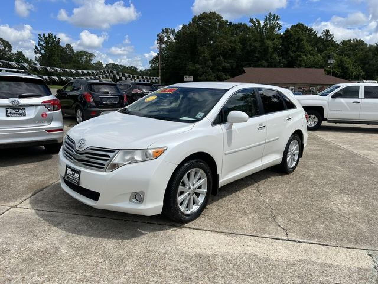 Salvage Toyota Venza Image