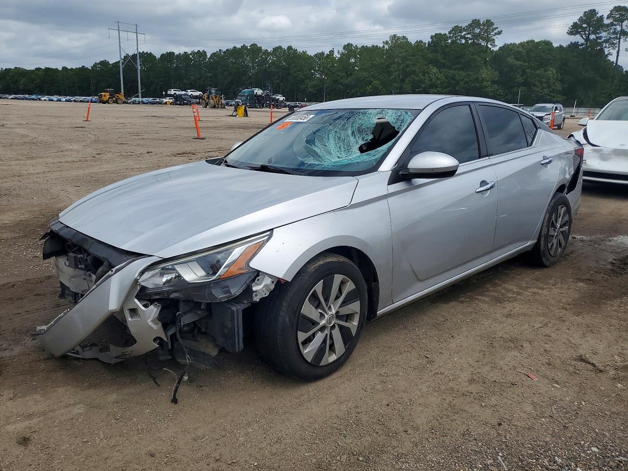 Salvage Nissan Altima Image