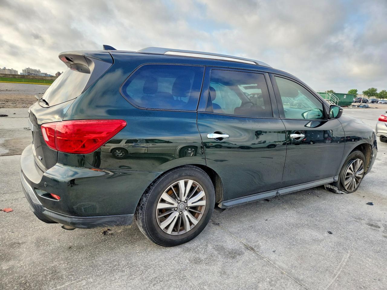 Nissan Pathfinder Sv