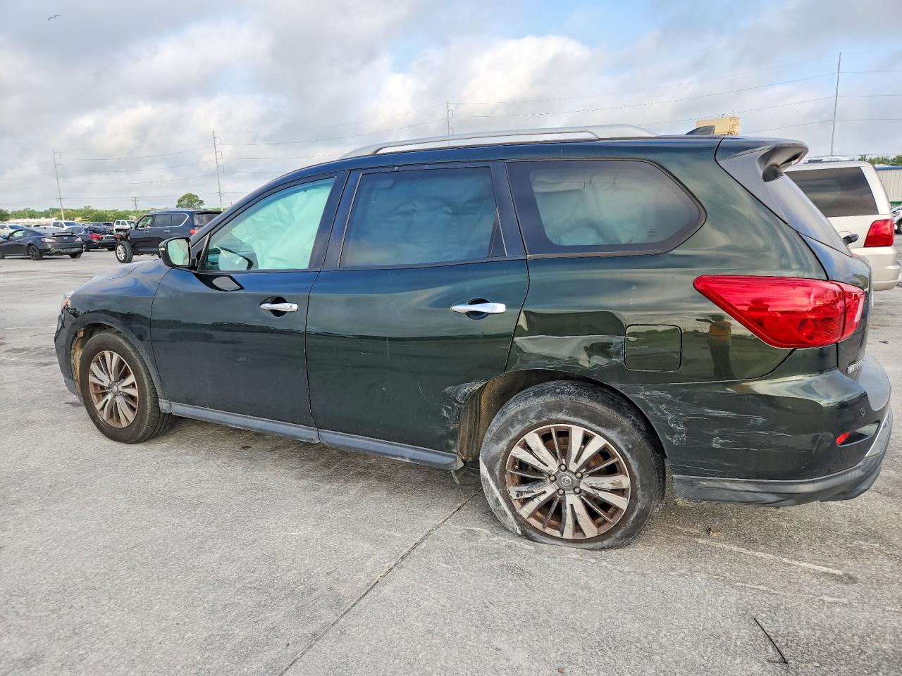 Nissan Pathfinder Sv
