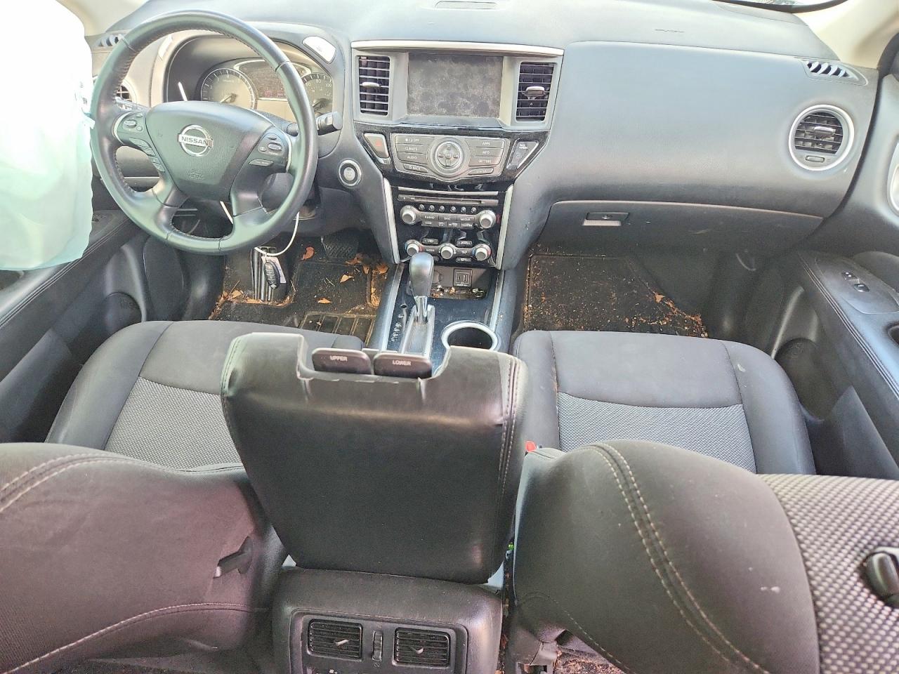 Nissan Pathfinder Sv