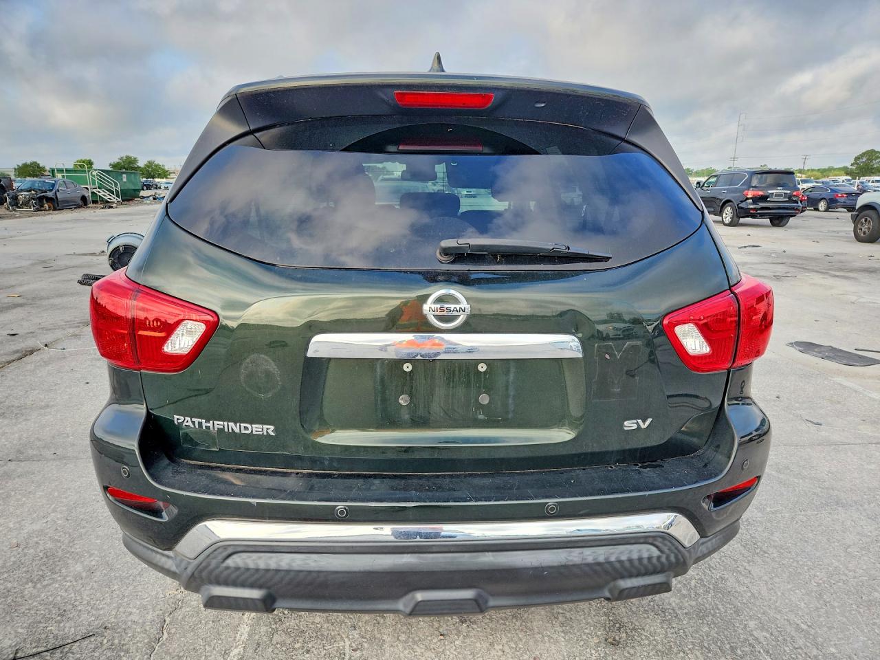 Nissan Pathfinder Sv