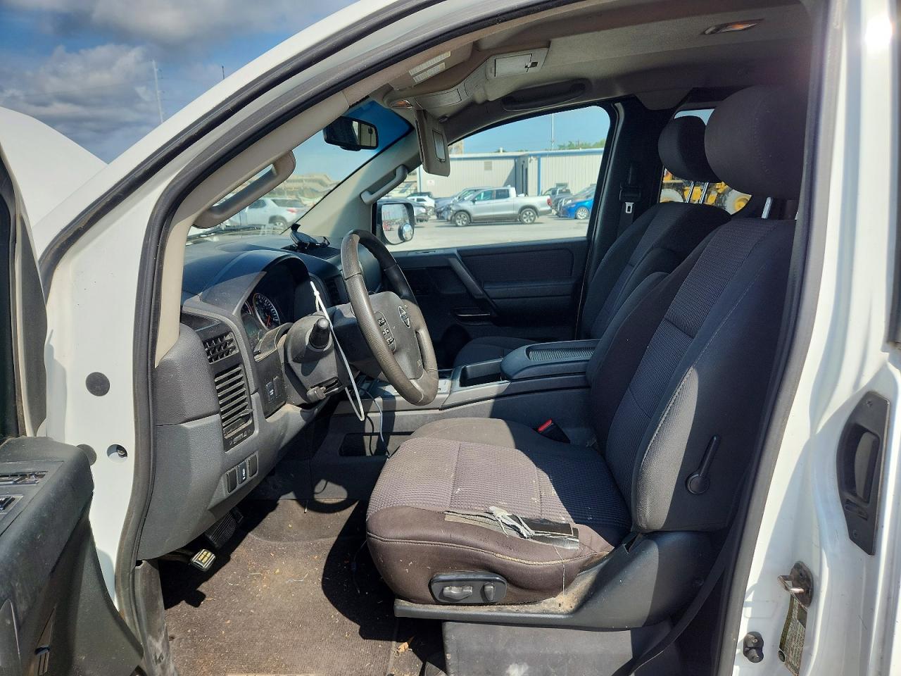 Nissan Titan Sv