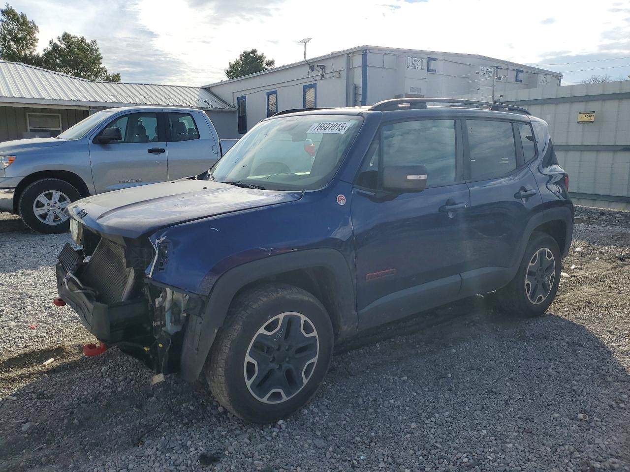 Salvage Jeep Renegade Image