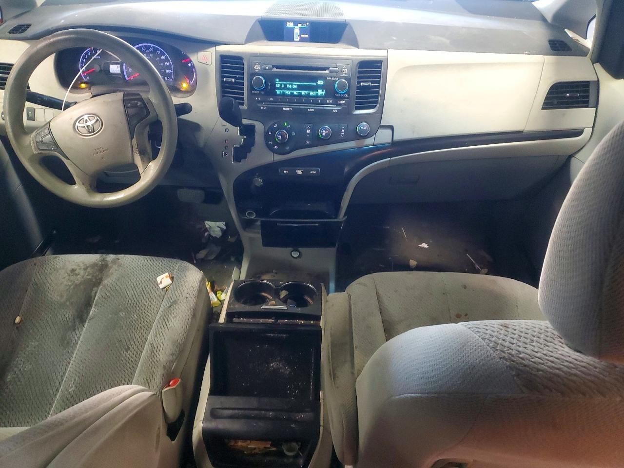 Toyota Sienna Le