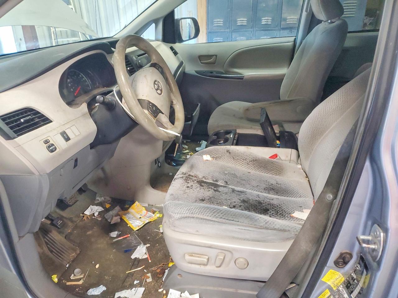 Toyota Sienna Le