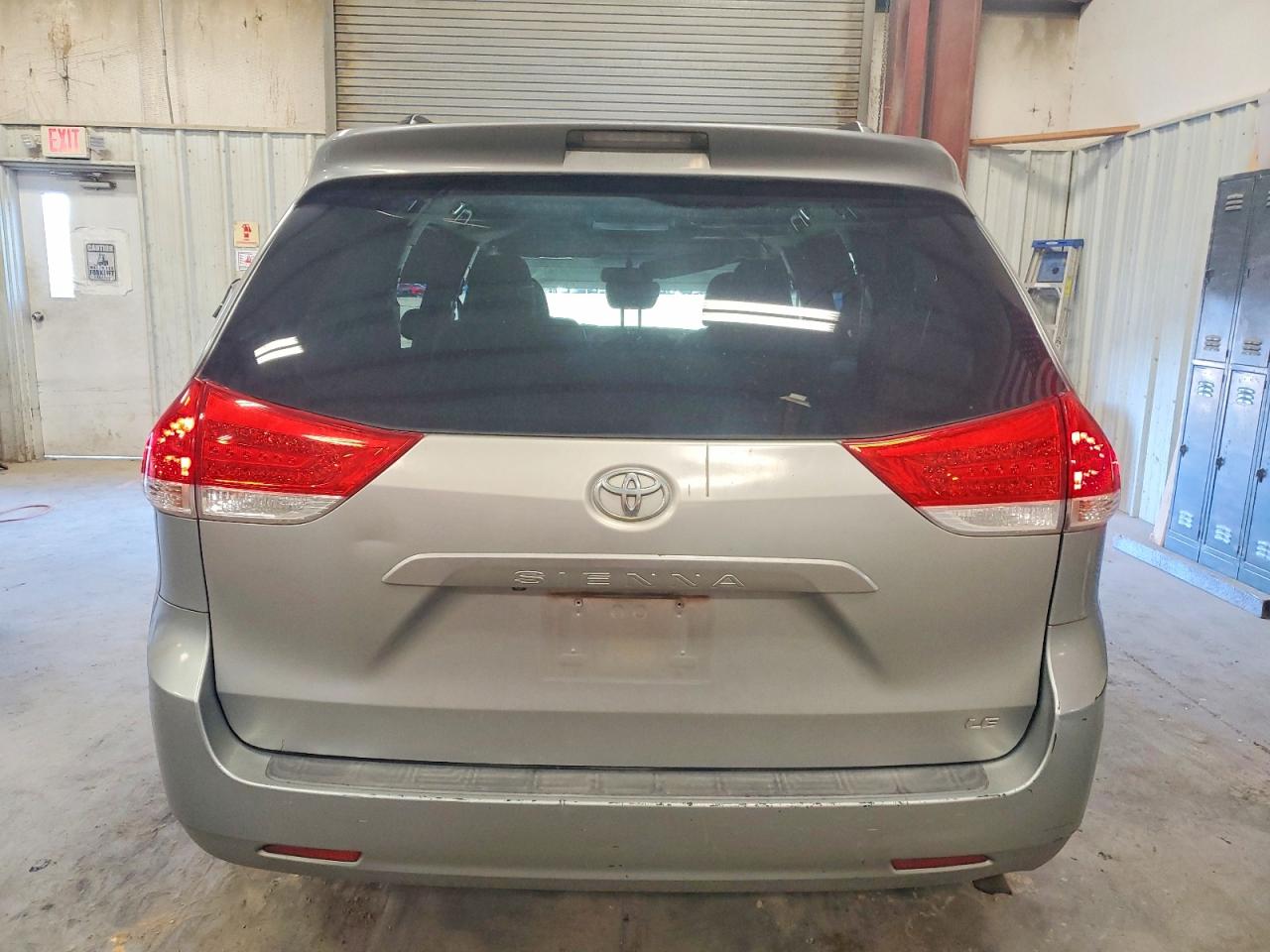 Toyota Sienna Le