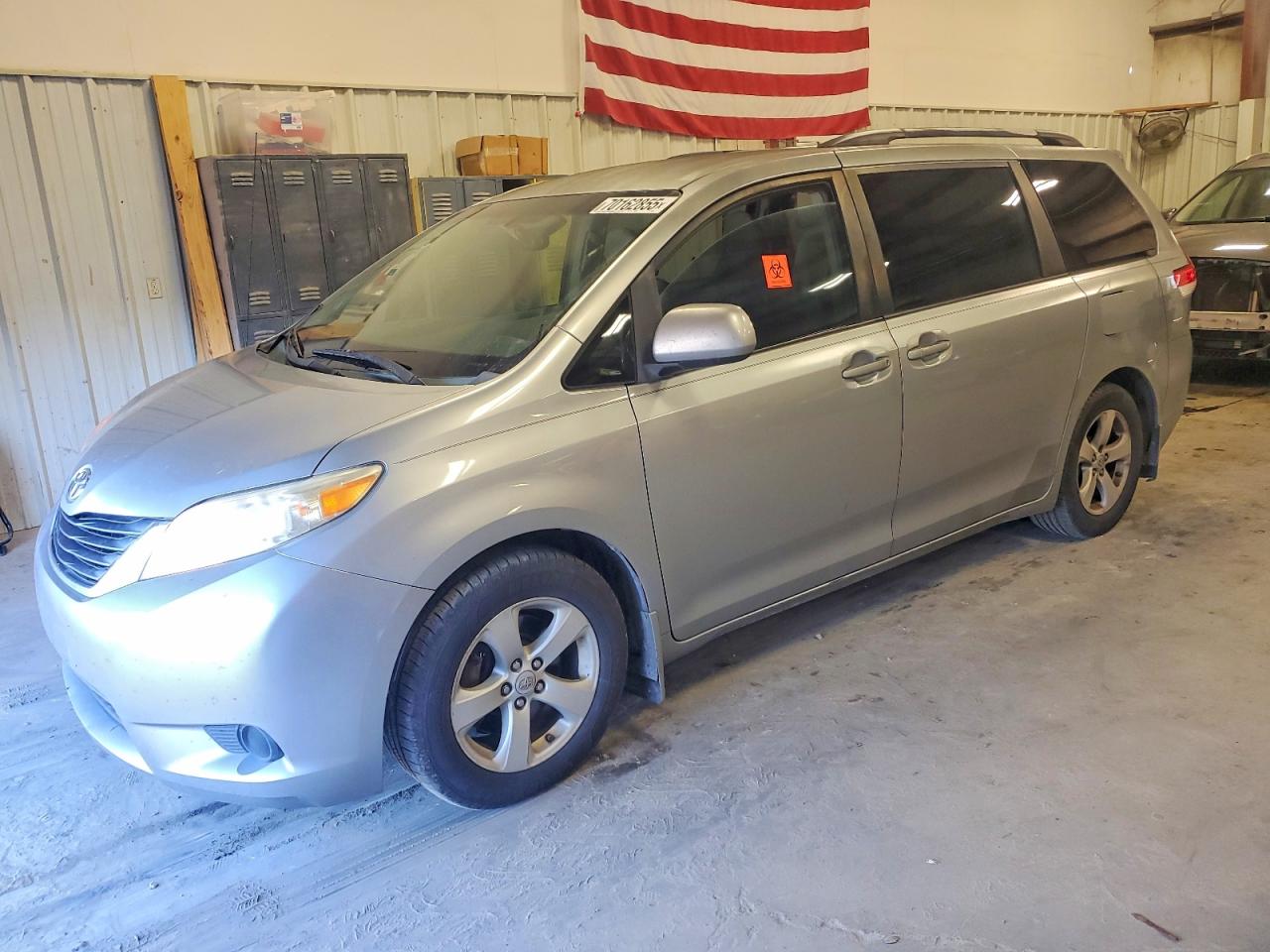 Salvage Toyota Sienna Image