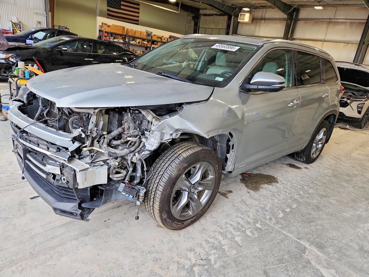 Salvage Toyota Highlander Image