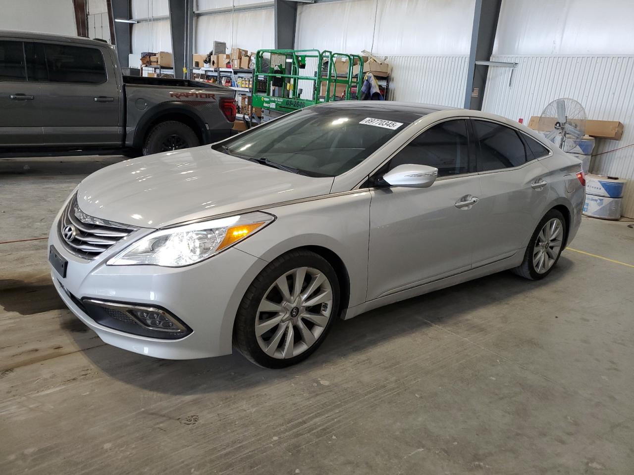 Salvage Hyundai Azera Image