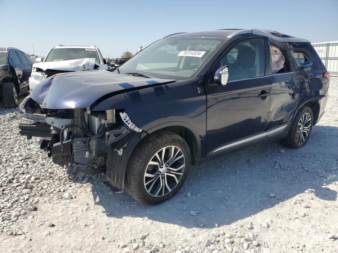 Salvage Mitsubishi Outlander Image