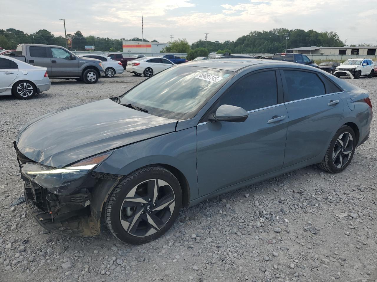 Salvage Hyundai ELANTRA Image
