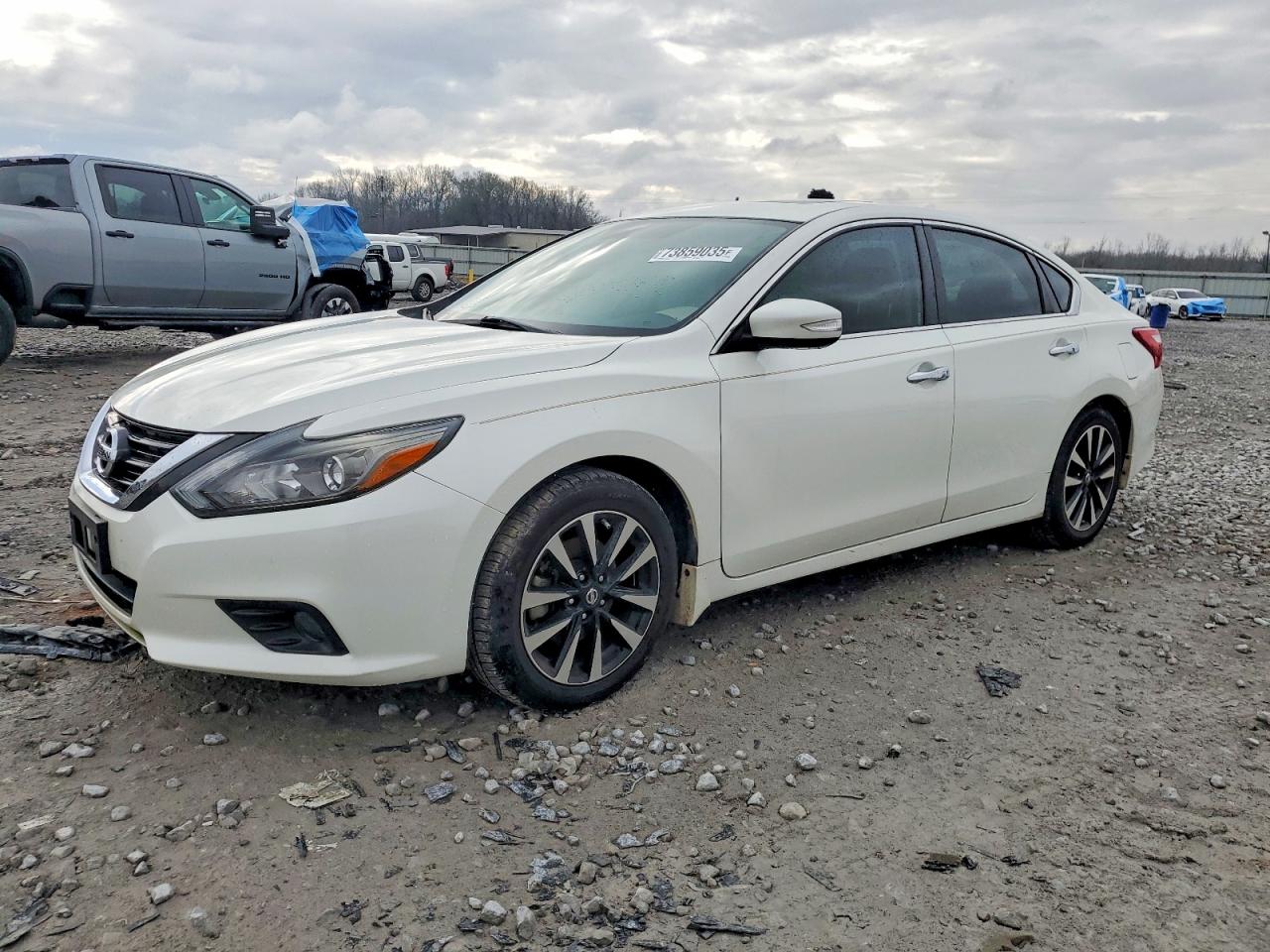 Salvage Nissan Altima Image