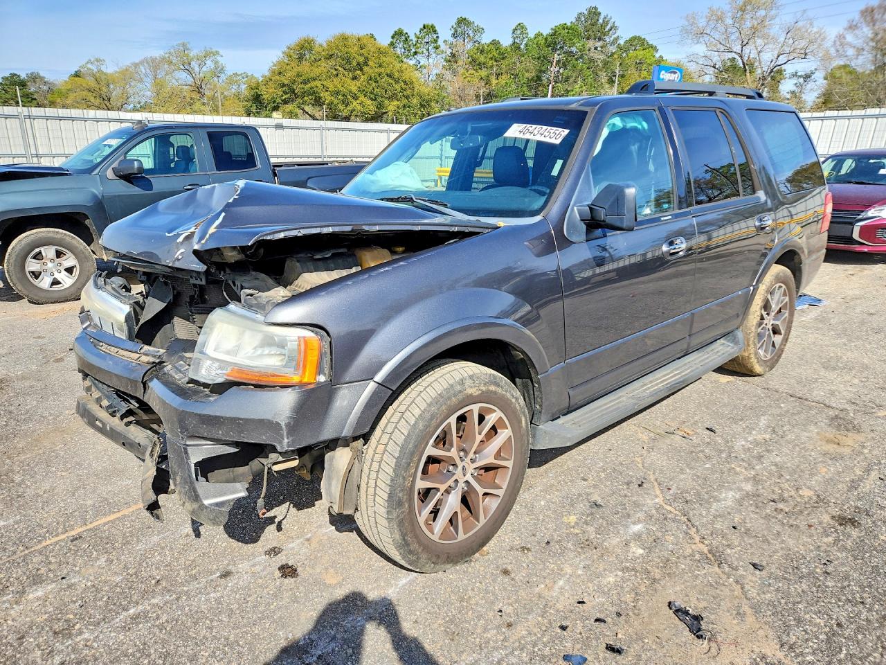 Salvage Ford Expedition Image