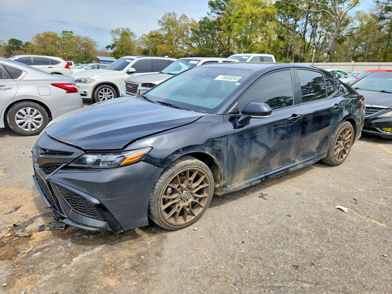 Salvage Toyota Camry Image