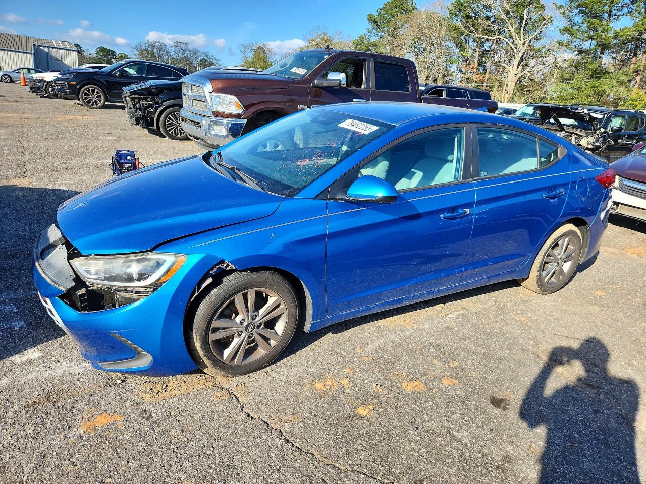 Salvage Hyundai ELANTRA Image