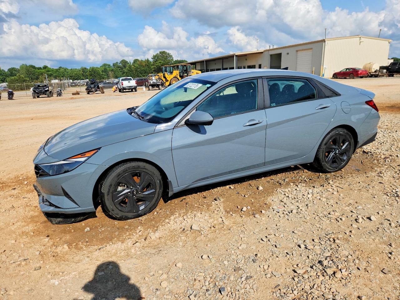 Salvage Hyundai ELANTRA Image