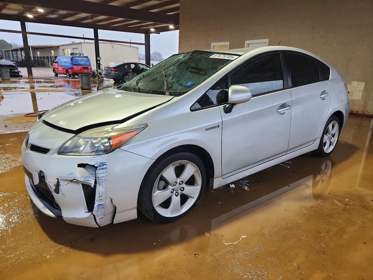Salvage Toyota Prius Image