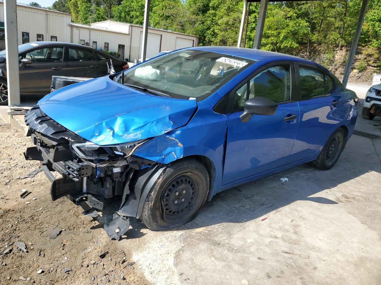 Salvage Nissan Versa Image
