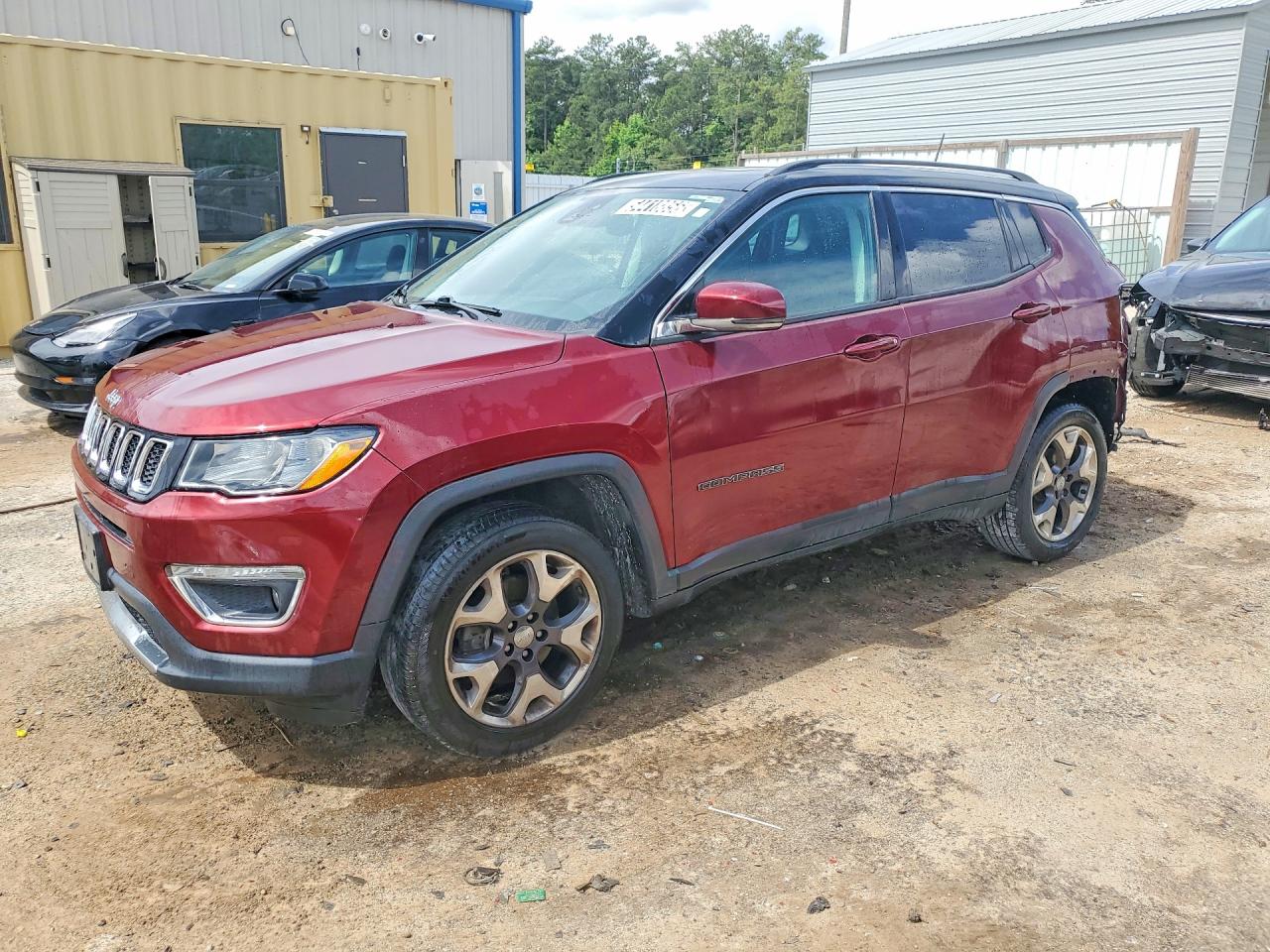 Salvage Jeep Compass Image