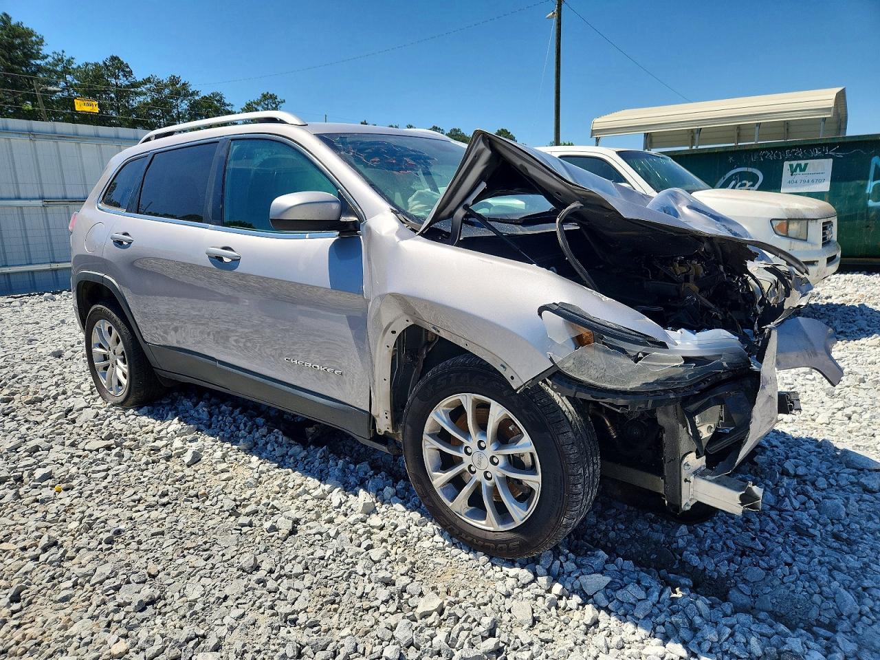 Salvage Jeep Cherokee Image