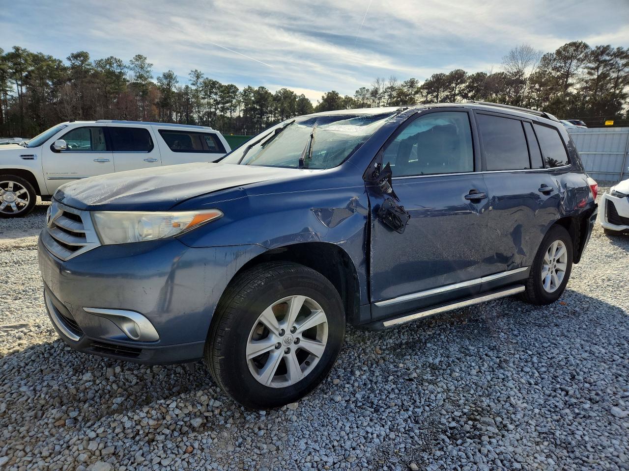 Salvage Toyota Highlander Image